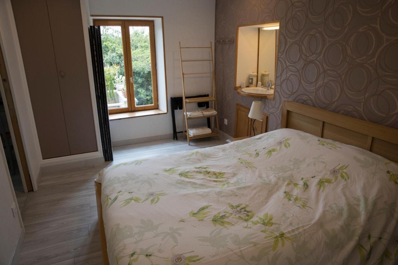 Agreable Logement Independant Avec Veranda Vienne  Bagian luar foto