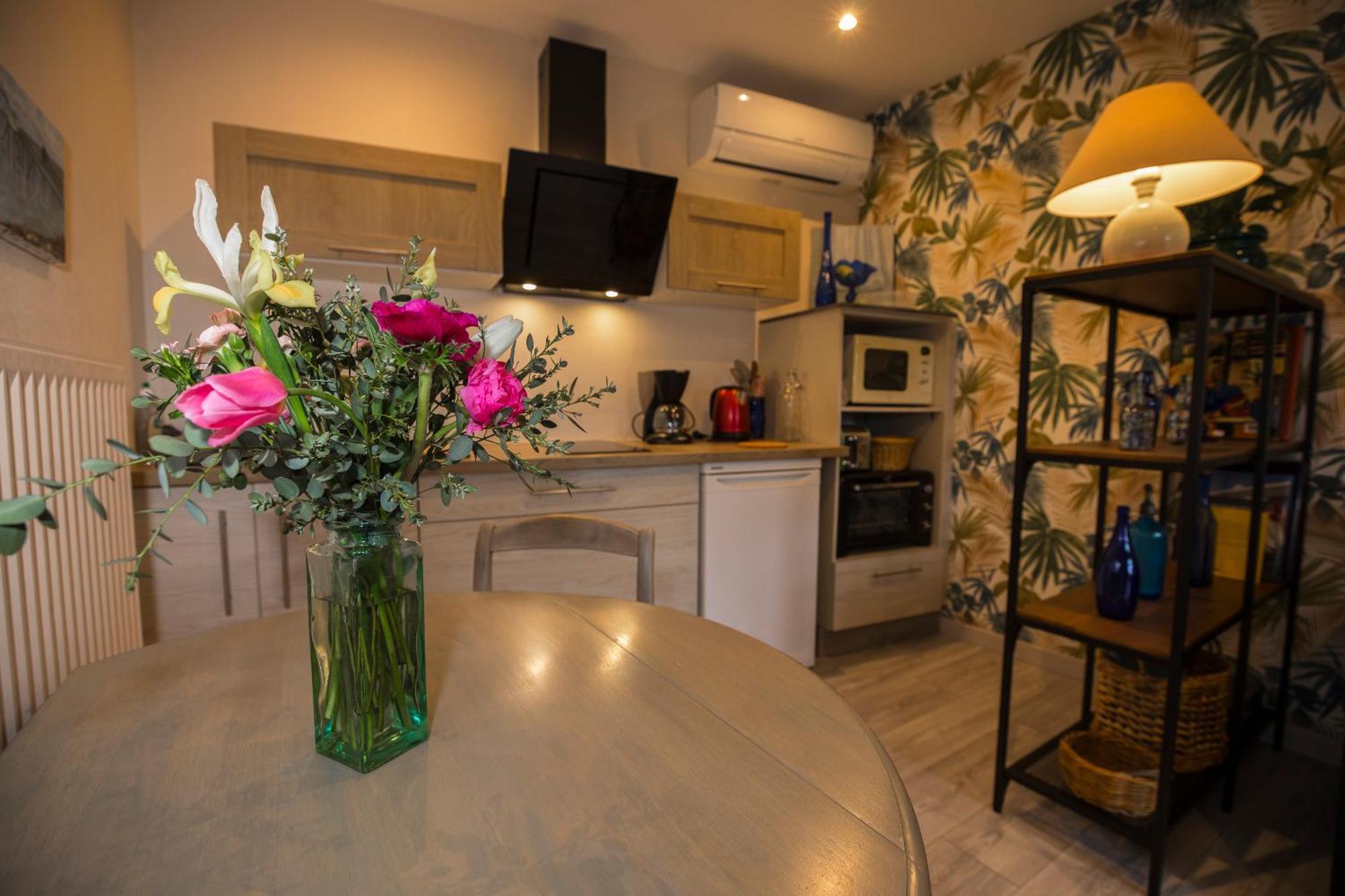 Agreable Logement Independant Avec Veranda Vienne  Bagian luar foto