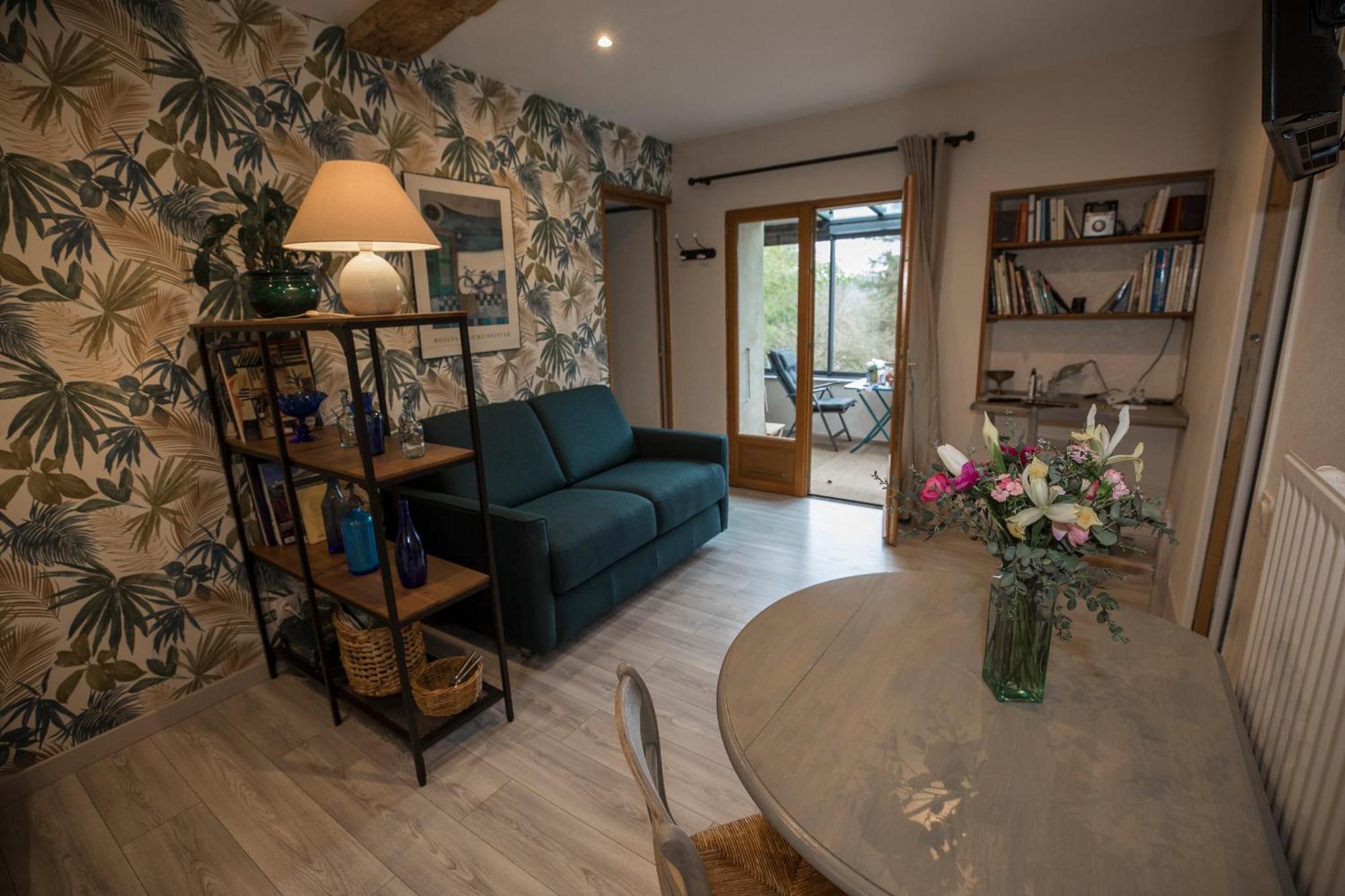 Agreable Logement Independant Avec Veranda Vienne  Bagian luar foto