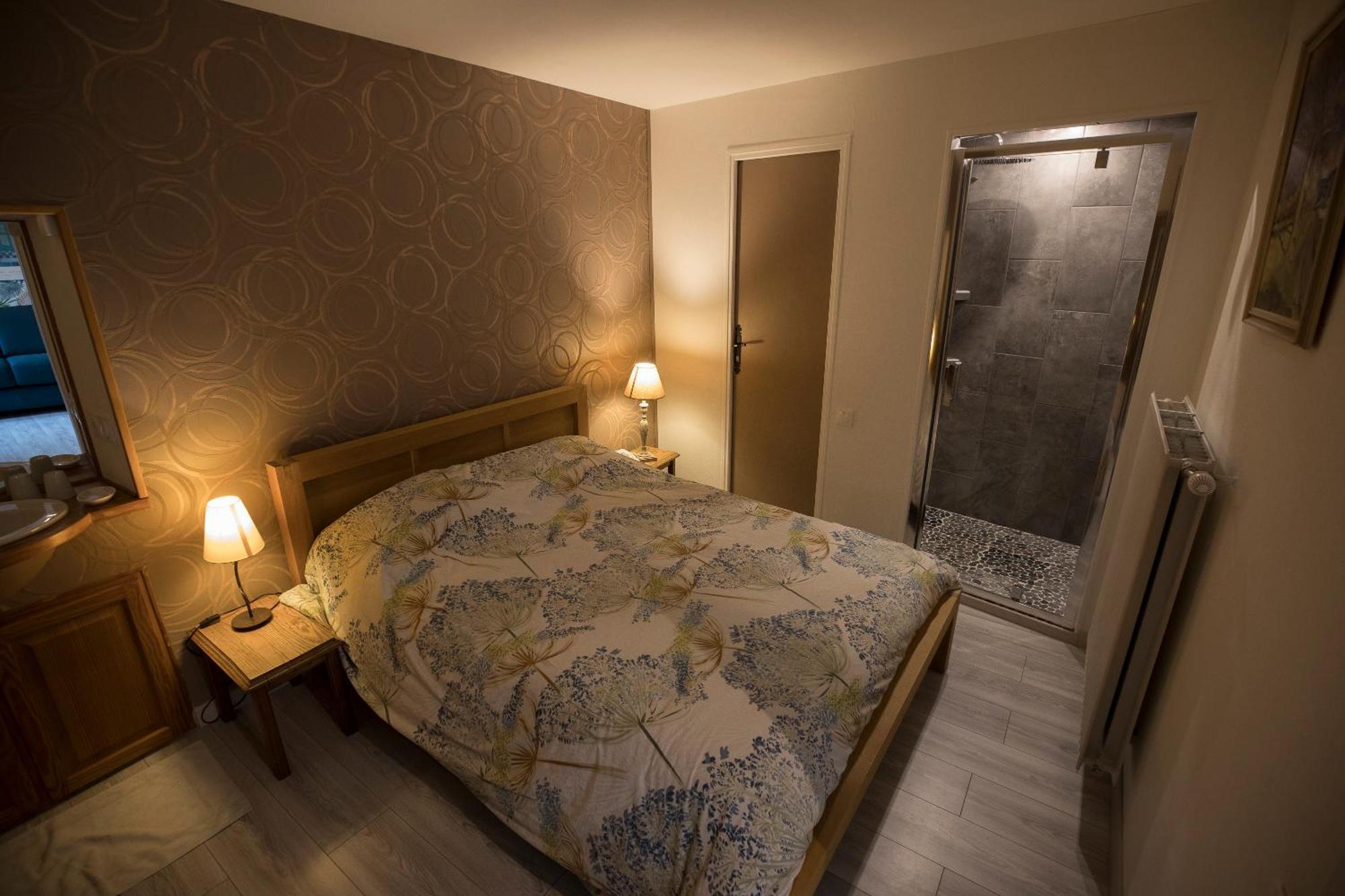 Agreable Logement Independant Avec Veranda Vienne  Bagian luar foto
